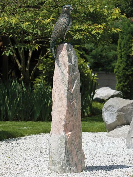 Bronzefigur Roter Milan Auf Säule (Art.Nr. 88568)